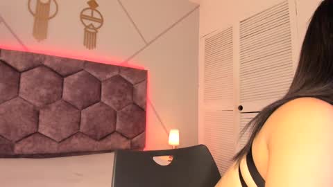 Snapshot of chloe_durand_ chatting on March 7, 8:00 pm chloe_durand_ online show from March 7, 8:00 pm