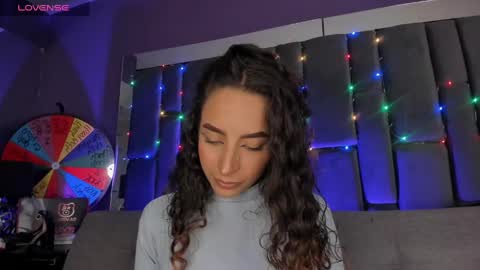 Isabella curly hair - Anastasia short hair  online show from January 9, 9:05 pm