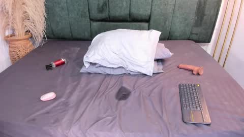 Snapshot of chloe_jackson25 chatting on September 11, 7:37 pm Chloe online show from September 11, 7:37 pm