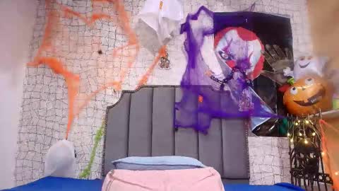 chloe_leroy online show from October 21, 12:10 pm