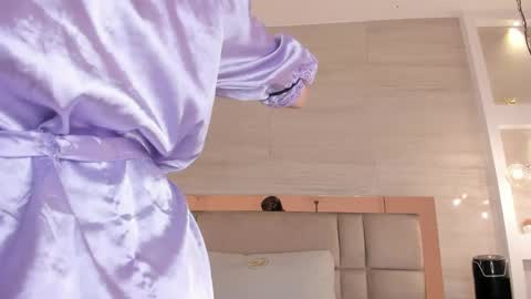  CHLOE  online show from April 21, 11:39 am