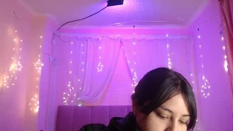 Snapshot of chloe_smith5 chatting on October 14, 1:03 pm chloe_smith5 online show from October 14, 1:03 pm