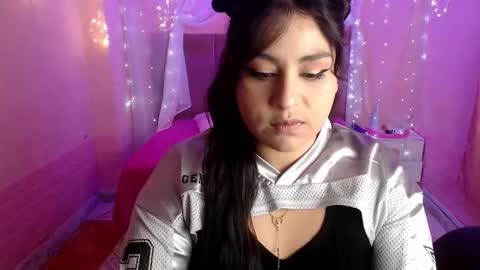 Snapshot of chloe_smith5 chatting on September 17, 1:58 pm chloe_smith5 online show from September 17, 1:58 pm