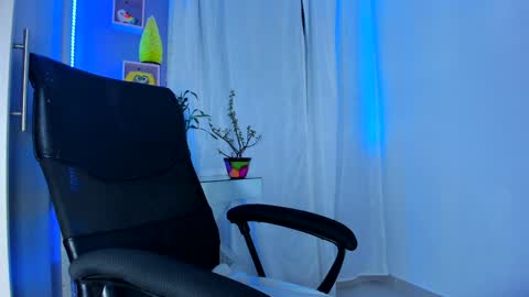Snapshot of chloe_sweet7 chatting on December 25, 12:05 am Chloe Miller  online show from December 25, 12:05 am