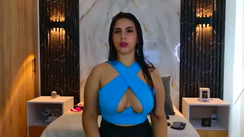 chloe online show from December 4, 10:48 am