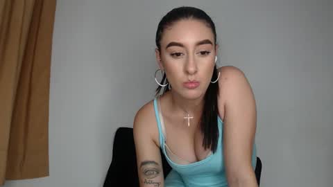 Snapshot of chloe_vahos chatting on September 29, 12:09 am Chloe online show from September 29, 12:09 am