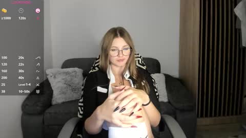 Snapshot of chloecrush chatting on September 24, 8:15 pm Chloe online show from September 24, 8:15 pm