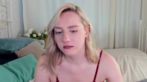 Chloe Deccker online show from May 31, 8:24 am