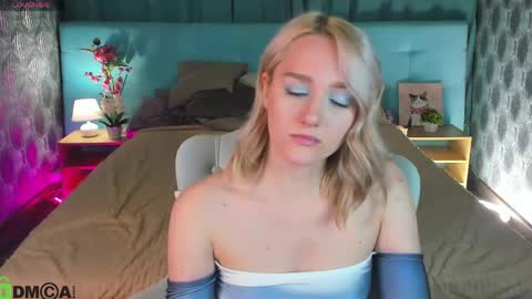Chloe Deccker online show from May 17, 2:21 am