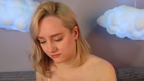 Chloe Deccker online show from May 28, 1:58 am