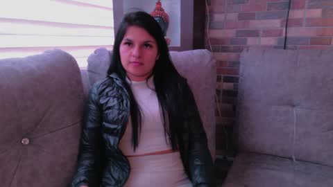 chloee_as_ online show from June 6, 2:12 pm