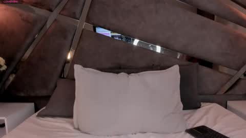chloee_parkerr online show from April 24, 4:14 am
