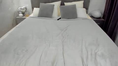 chloee white online show from April 18, 9:44 am