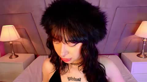 Snapshot of chloeesky chatting on September 18, 2:32 pm chloeesky online show from September 18, 2:32 pm