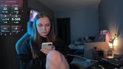 chloegins online show from January 10, 11:43 am