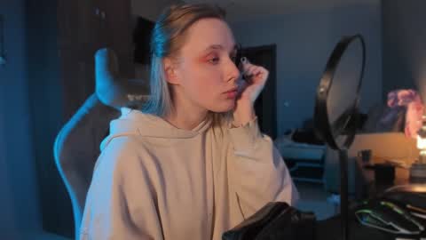 chloegins online show from January 11, 4:14 pm