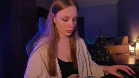 chloegins online show from December 27, 7:14 pm