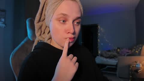 chloegins online show from January 21, 6:00 am