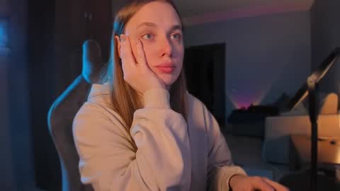 chloegins online show from January 8, 12:15 pm