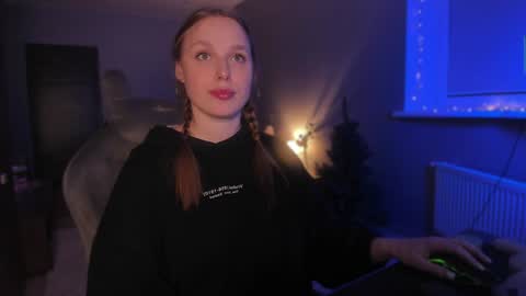 chloegins online show from December 17, 12:01 am