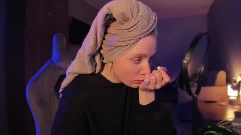 chloegins online show from December 24, 3:26 pm