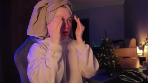 chloegins online show from December 26, 3:42 pm