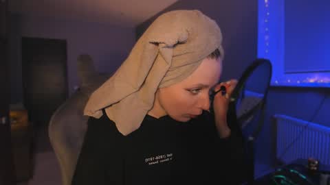 chloegins online show from December 15, 5:45 am