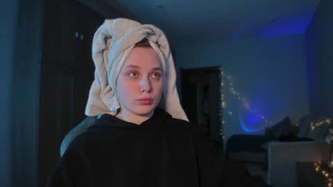 chloegins online show from January 22, 10:07 am