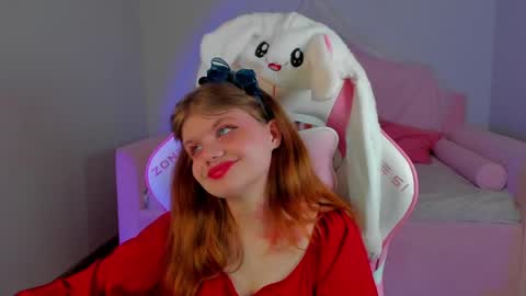 ChloeHalses online show from May 12, 6:00 am