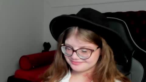 ChloeHalses online show from April 19, 5:03 pm