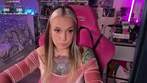 ChloeKohaku online show from October 31, 11:21 am