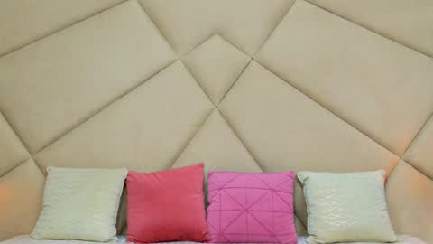 Chloe Vee online show from March 23, 5:56 am