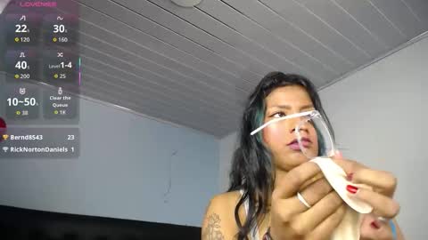 chloewills_ online show from March 5, 1:53 pm