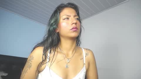 chloewills_ online show from January 17, 1:20 pm