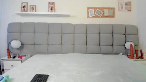 chlooe_zoe online show from October 9, 7:52 pm