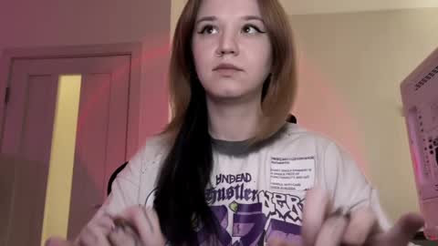 Lissa online show from April 18, 1:57 pm