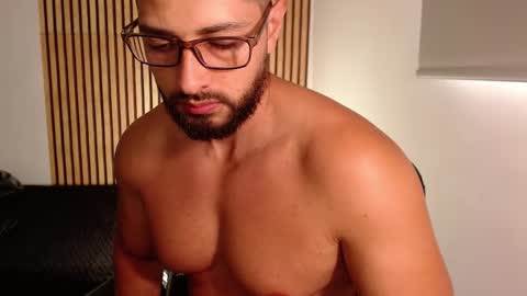 cris         Twitter magnum101010 insta magnumc20 online show from October 23, 3:57 pm