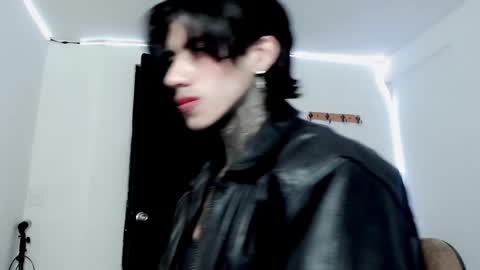 Snapshot of chriss_opp chatting on January 27, 10:06 pm CHRIS  INDEPENT MODEL online show from January 27, 10:06 pm