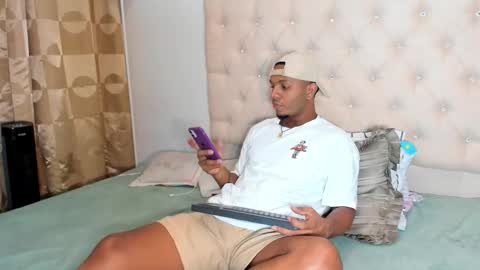 Chriss Vall online show from March 19, 4:18 am