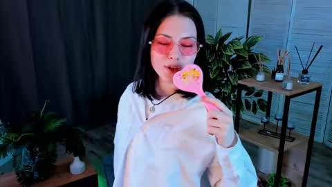 christaschrecongost online show from March 9, 10:09 am