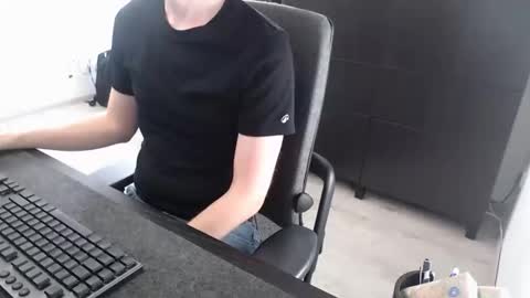 christianblck online show from November 7, 9:01 am