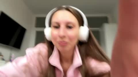 Chris online show from April 8, 11:24 am