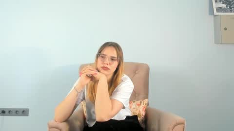 Tisha online show from April 21, 7:37 am