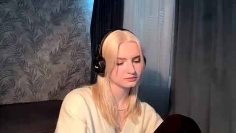 Cindi online show from November 15, 7:04 pm