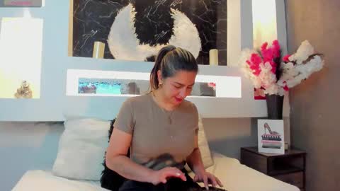 Cinthya  online show from October 11, 11:59 am