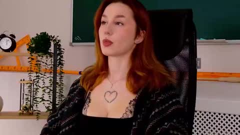 Claire online show from November 17, 3:58 pm