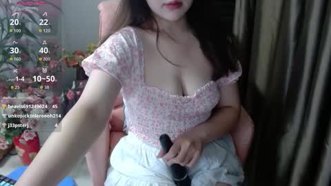 Snapshot of clari_yumi chatting on October 15, 4:16 am Clari online show from October 15, 4:16 am