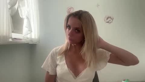 ClaudiaGold online show from September 21, 6:06 am