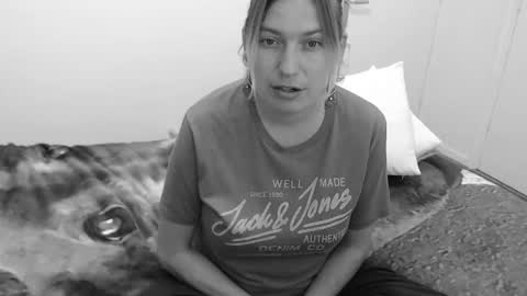 Syl  online show from November 17, 6:21 pm