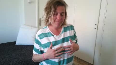 Syl  online show from April 26, 2:47 pm